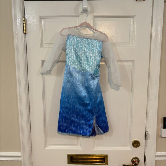 Frozen, Queen Elsa, complete dress up kit! Dress plays 2 songs, wand lights up! - Picture 4 of 12